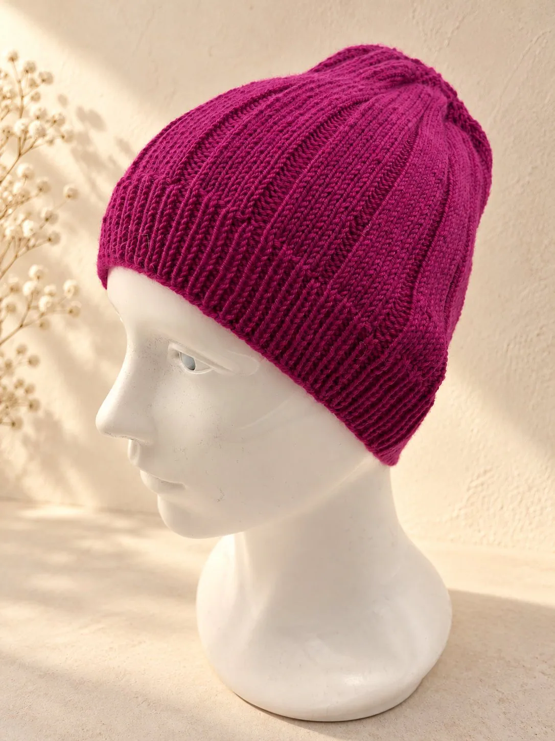 Handgestrickte Mütze in Pink, Produktfoto.